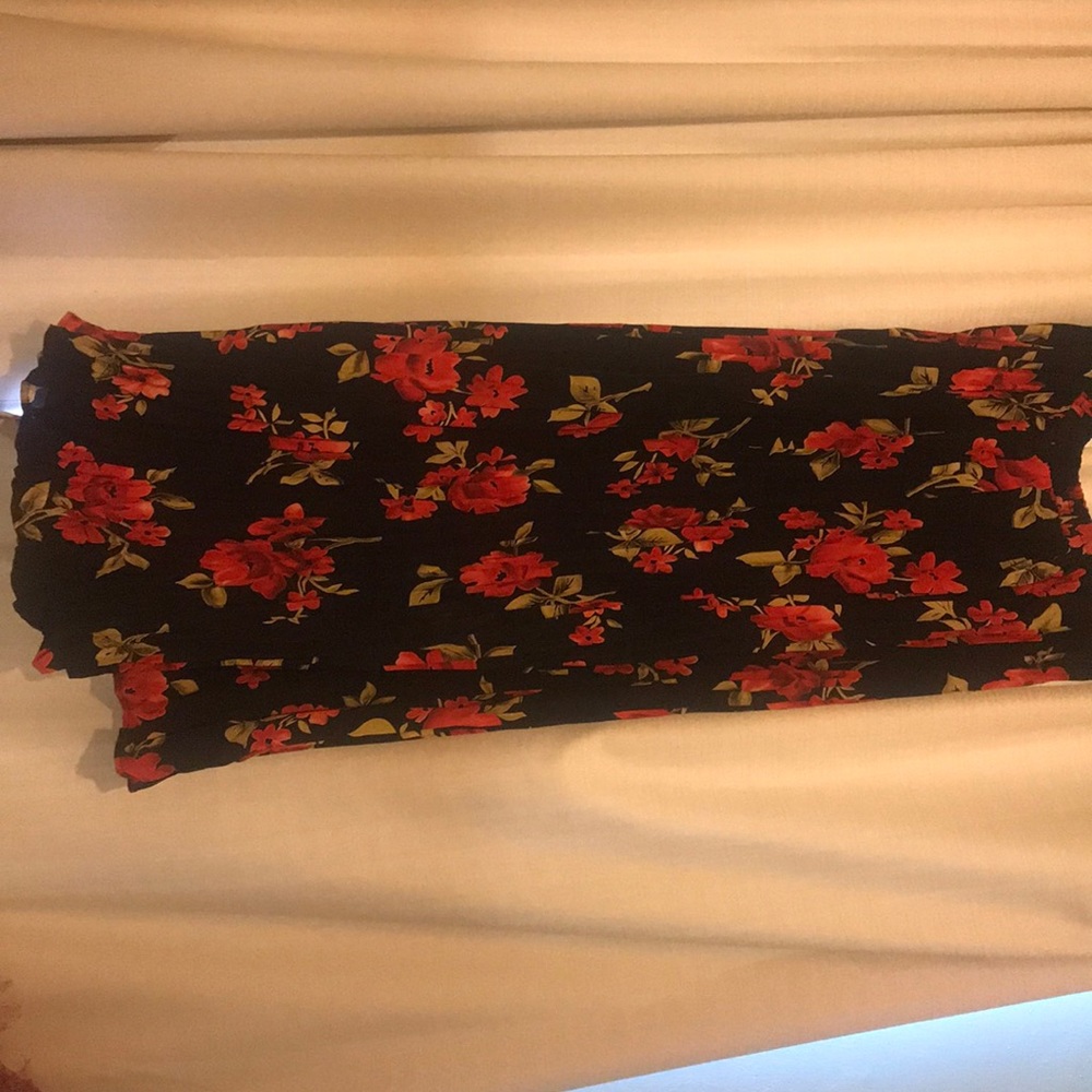 Pleated long black skirt